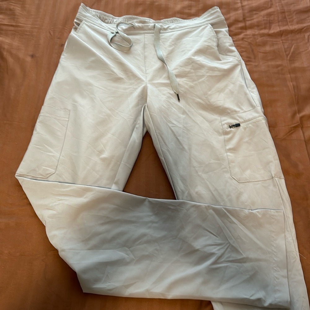 Adar scrub pants stretchable size small. In very good condition, good as new.